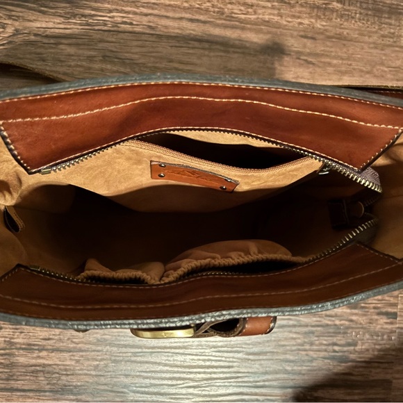 NWTPatricia Nash Sienna Sunset Floral Satchel with Gold Hardware with Key Chain - Picture 4 of 4